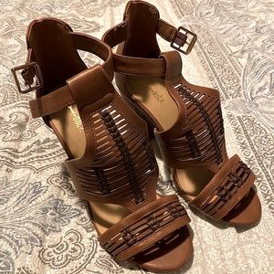 Y Not? Heeled Sandal Size 8.5